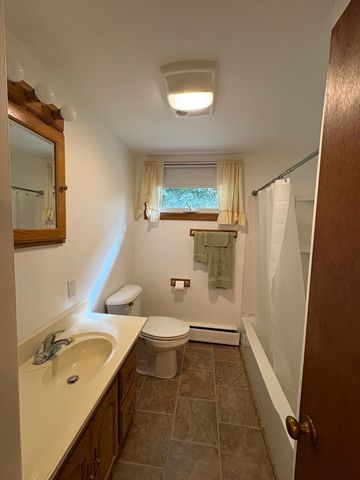 3 Willow St, Oxford, MA 01540