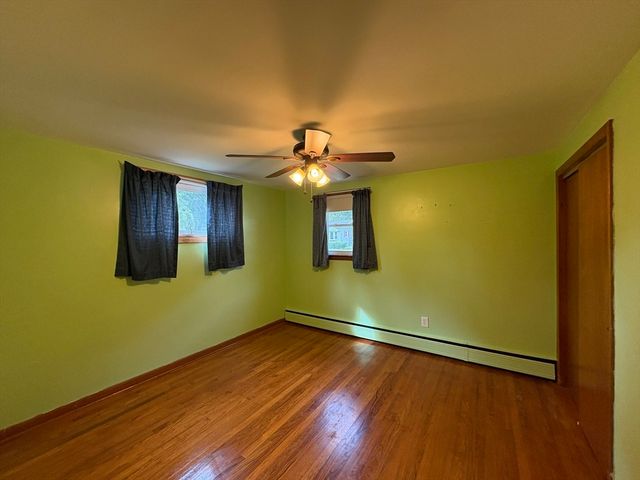 3 Willow St, Oxford, MA 01540