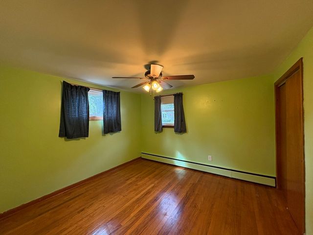 3 Willow St, Oxford, MA 01540