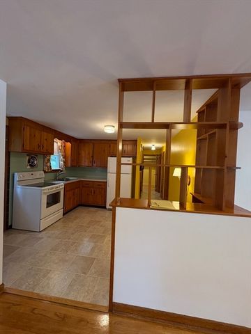 3 Willow St, Oxford, MA 01540