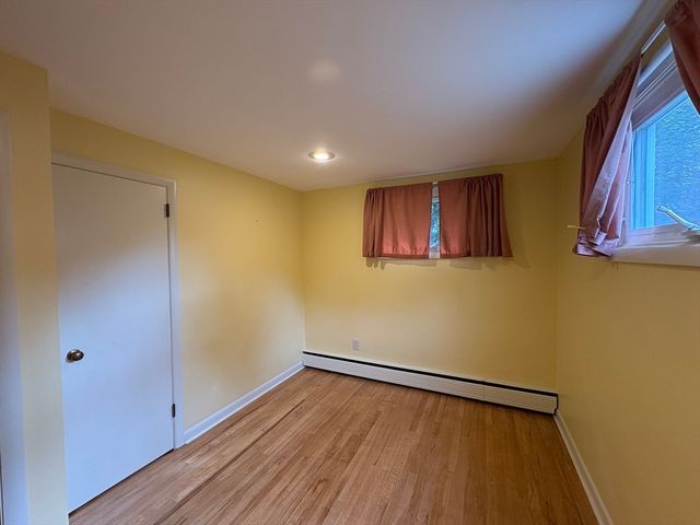 3 Willow St, Oxford, MA 01540