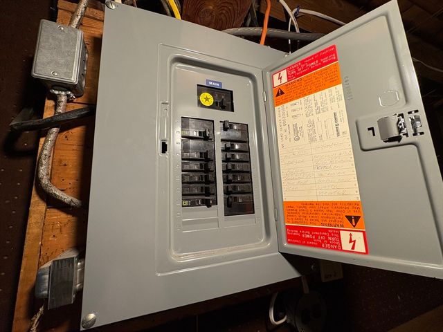 3 Willow St, Oxford, MA 01540