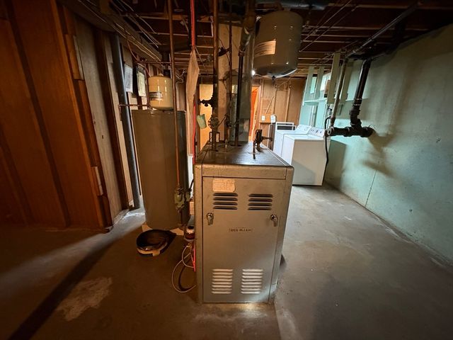 3 Willow St, Oxford, MA 01540