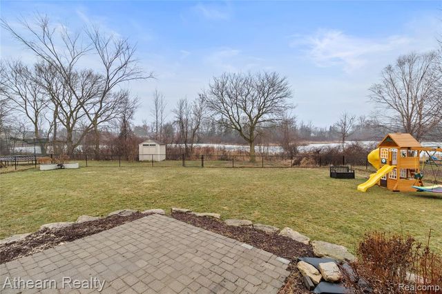 4335 Pondview Drive, Swartz Creek, MI 48473