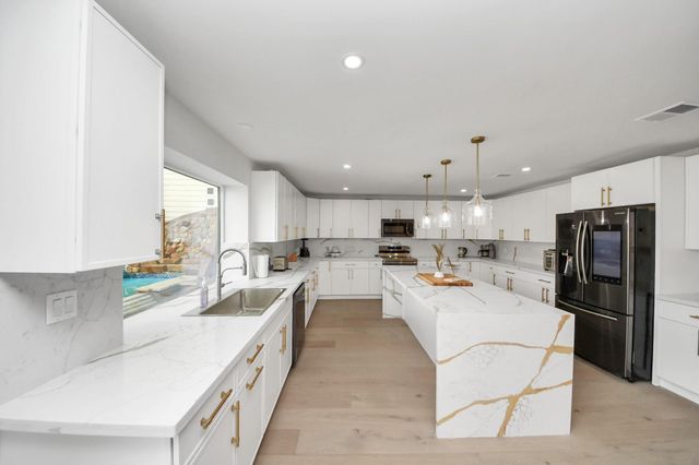 1111 E 27th Street Street, Houston, TX 77009