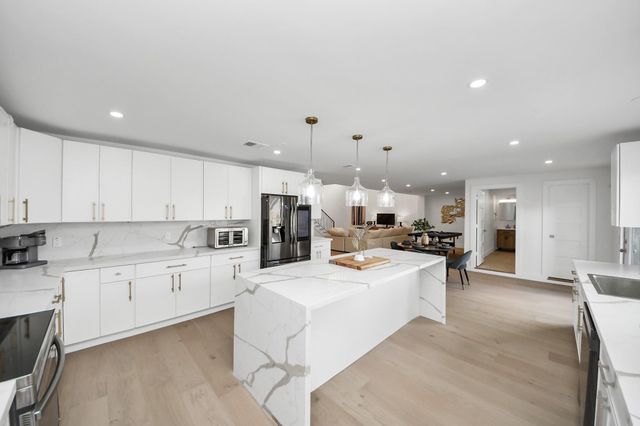 1111 E 27th Street Street, Houston, TX 77009