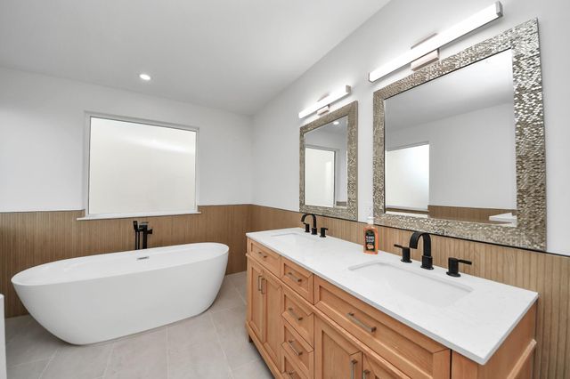 1111 E 27th Street Street, Houston, TX 77009