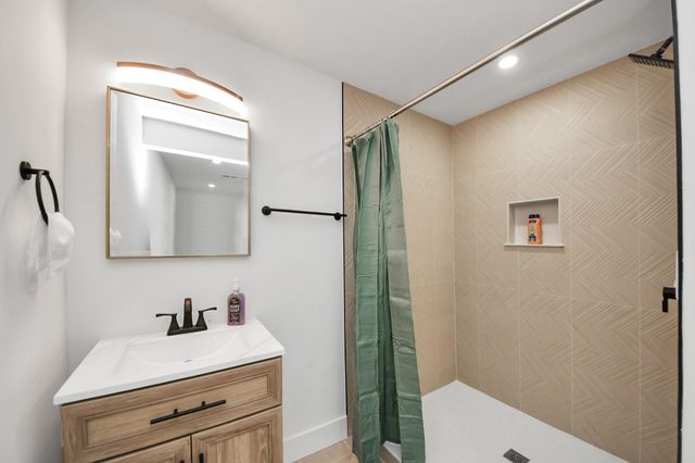 1111 E 27th Street Street, Houston, TX 77009