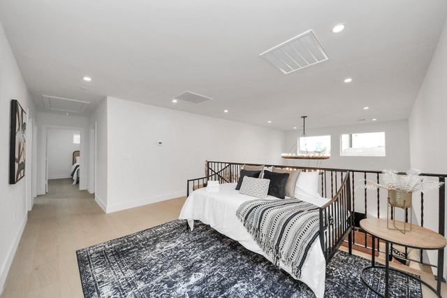 1111 E 27th Street Street, Houston, TX 77009
