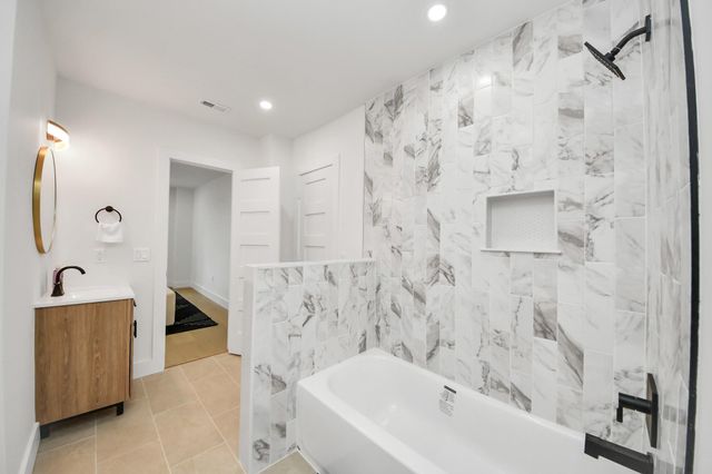 1111 E 27th Street Street, Houston, TX 77009