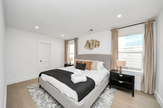 1111 E 27th Street Street, Houston, TX 77009