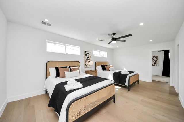 1111 E 27th Street Street, Houston, TX 77009