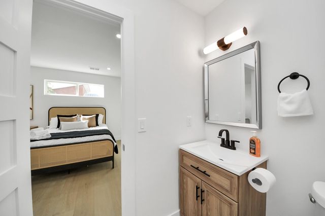 1111 E 27th Street Street, Houston, TX 77009