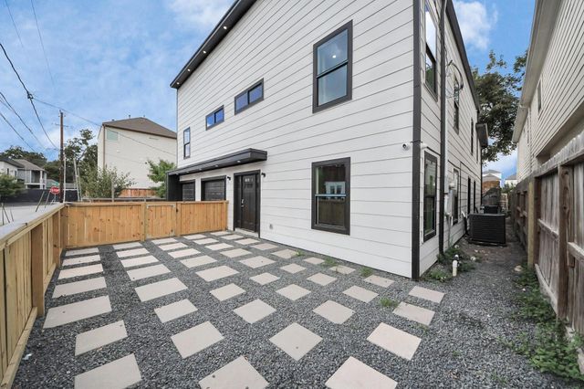 1111 E 27th Street Street, Houston, TX 77009