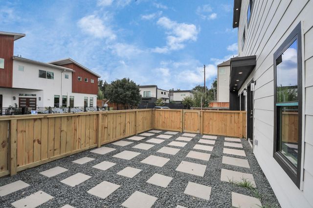 1111 E 27th Street Street, Houston, TX 77009