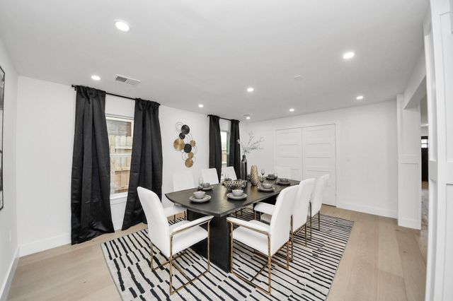 1111 E 27th Street Street, Houston, TX 77009
