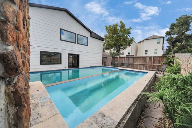 1111 E 27th Street Street, Houston, TX 77009