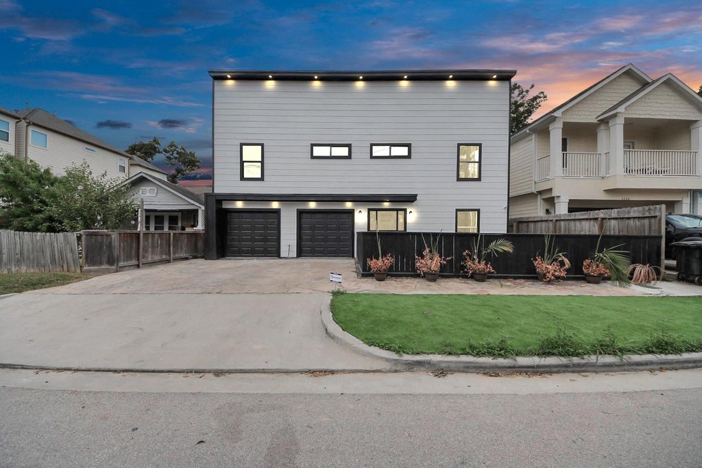 1111 E 27th Street Street, Houston, TX 77009