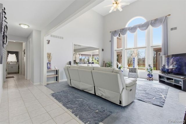 2935 Ivy Hill Drive, Commerce Twp, MI 48382