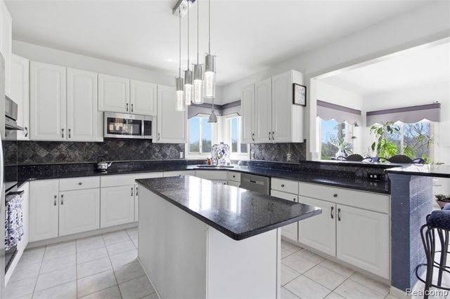 2935 Ivy Hill Drive, Commerce Twp, MI 48382