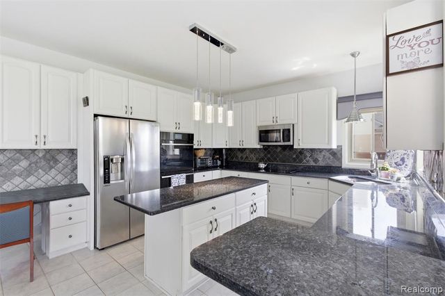2935 Ivy Hill Drive, Commerce Twp, MI 48382