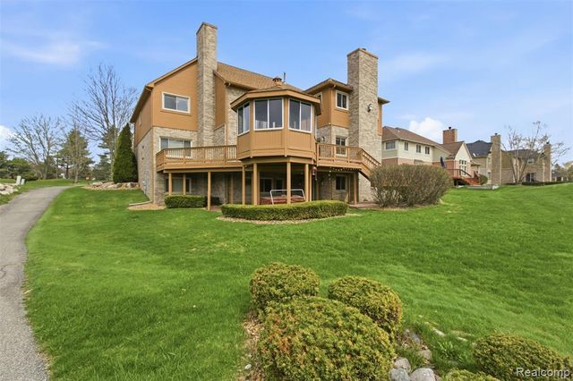 2935 Ivy Hill Drive, Commerce Twp, MI 48382