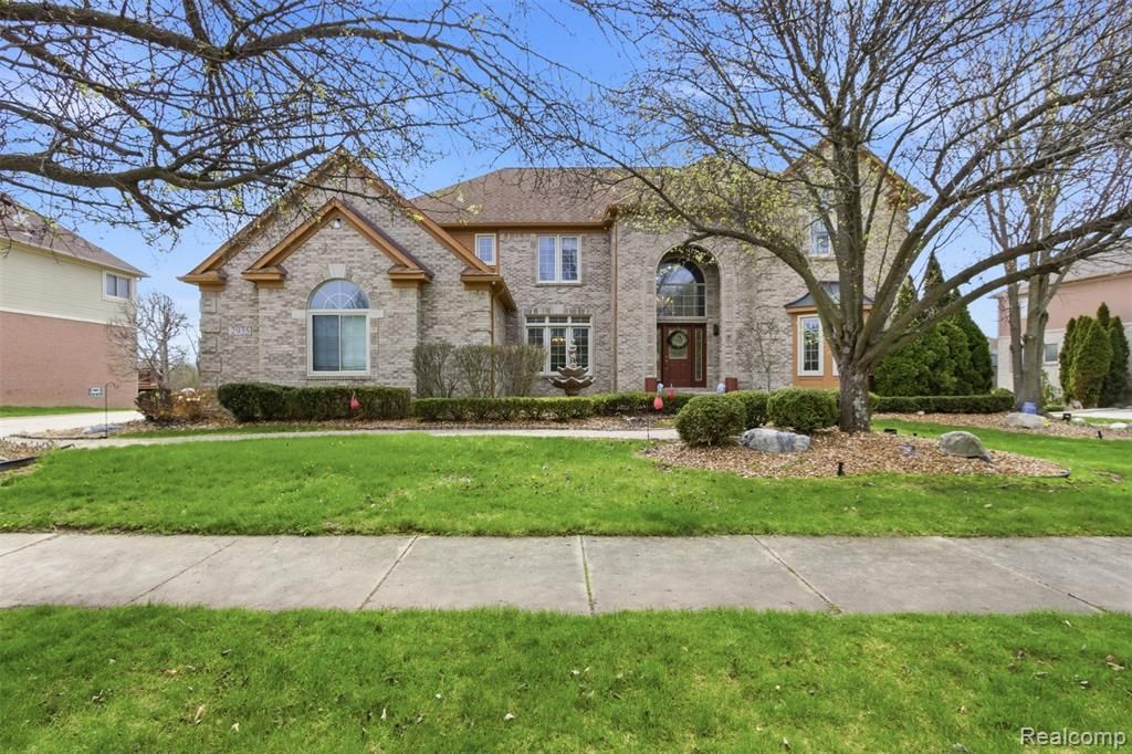 2935 Ivy Hill Drive, Commerce Twp, MI 48382