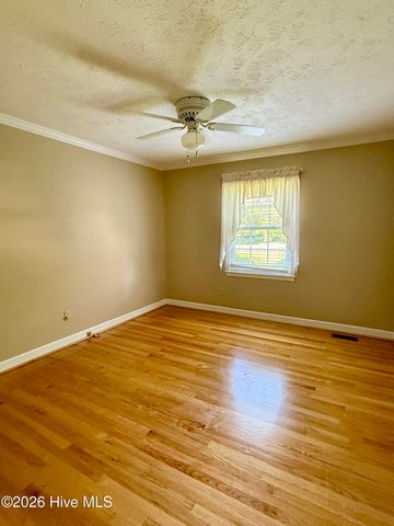 402 Stacy Avenue, Hamlet, NC 28345