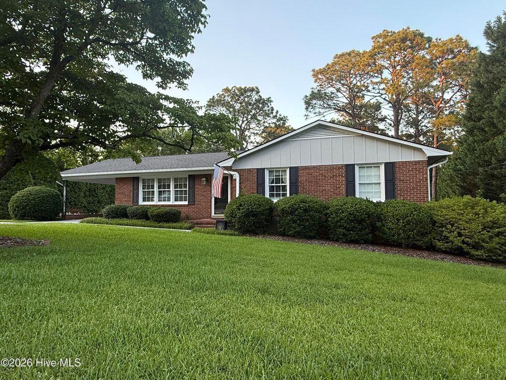 402 Stacy Avenue, Hamlet, NC 28345