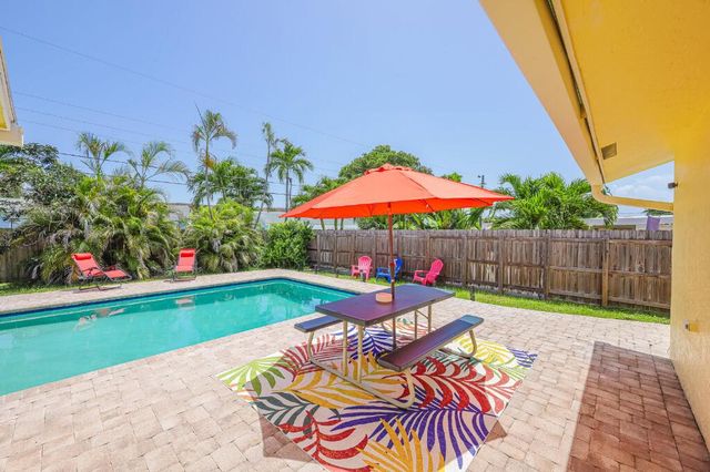 384 NW 23rd Street, Boca Raton, FL 33431