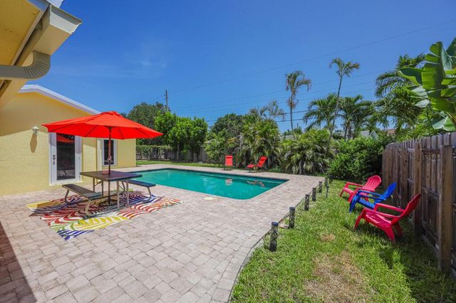 384 NW 23rd Street, Boca Raton, FL 33431