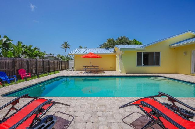 384 NW 23rd Street, Boca Raton, FL 33431