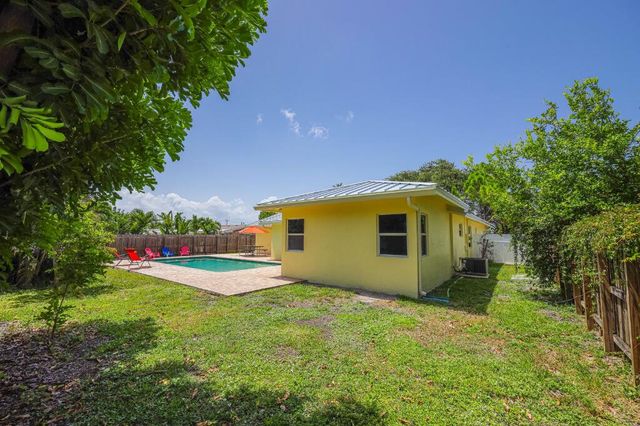 384 NW 23rd Street, Boca Raton, FL 33431