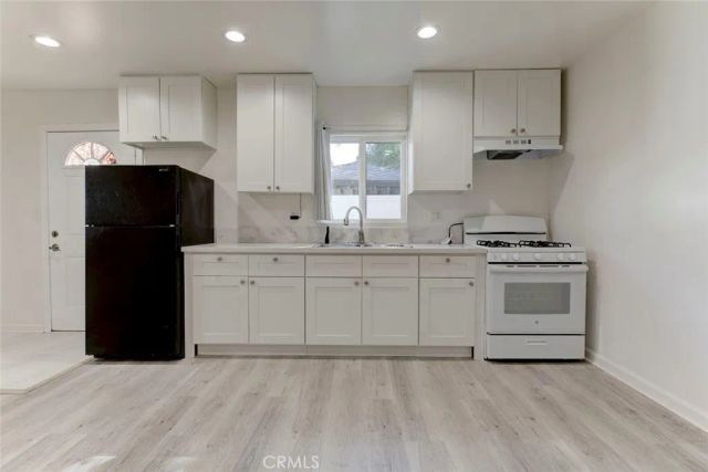 1953 Glenwood Road A, Glendale, CA 91201