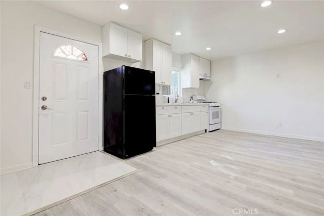 1953 Glenwood Road A, Glendale, CA 91201