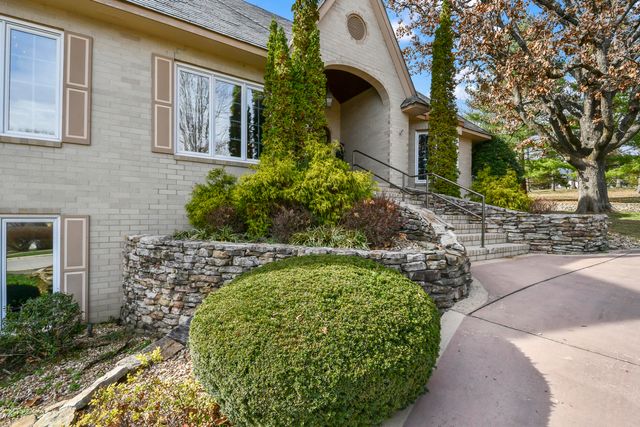 5575 S Castlebay Drive, Springfield, MO 65809