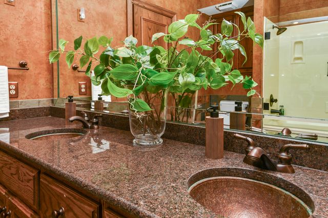 5575 S Castlebay Drive, Springfield, MO 65809