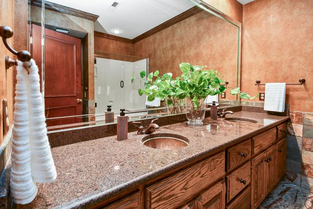 5575 S Castlebay Drive, Springfield, MO 65809