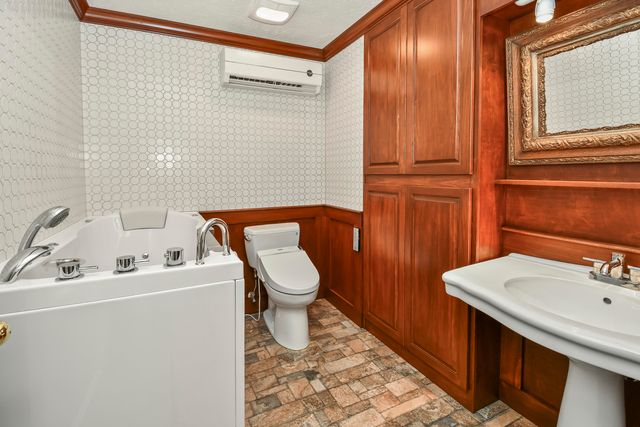 5575 S Castlebay Drive, Springfield, MO 65809