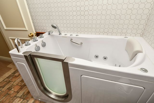 5575 S Castlebay Drive, Springfield, MO 65809