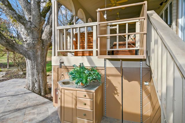 5575 S Castlebay Drive, Springfield, MO 65809