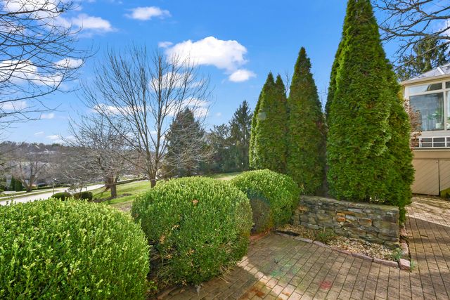 5575 S Castlebay Drive, Springfield, MO 65809