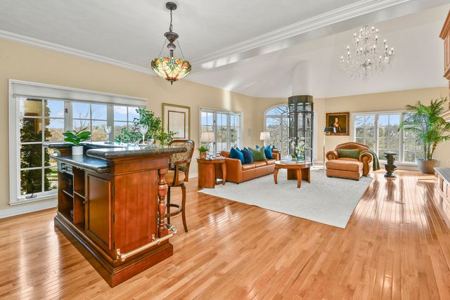 5575 S Castlebay Drive, Springfield, MO 65809