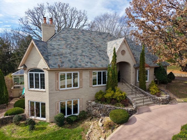 5575 S Castlebay Drive, Springfield, MO 65809