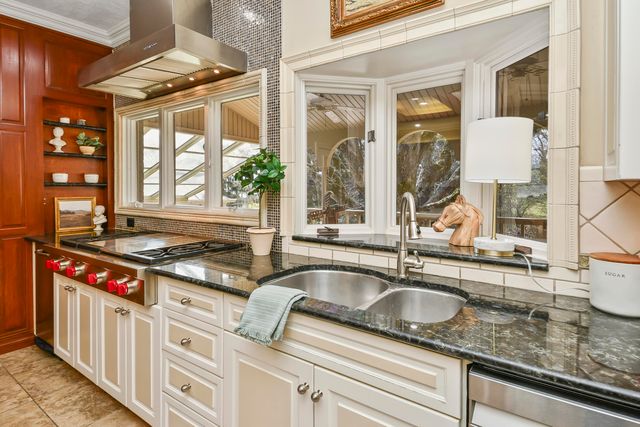 5575 S Castlebay Drive, Springfield, MO 65809