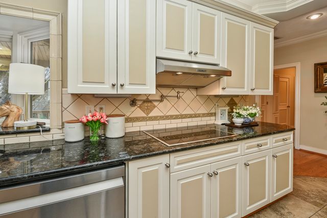 5575 S Castlebay Drive, Springfield, MO 65809