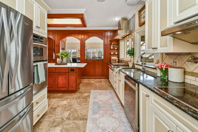 5575 S Castlebay Drive, Springfield, MO 65809