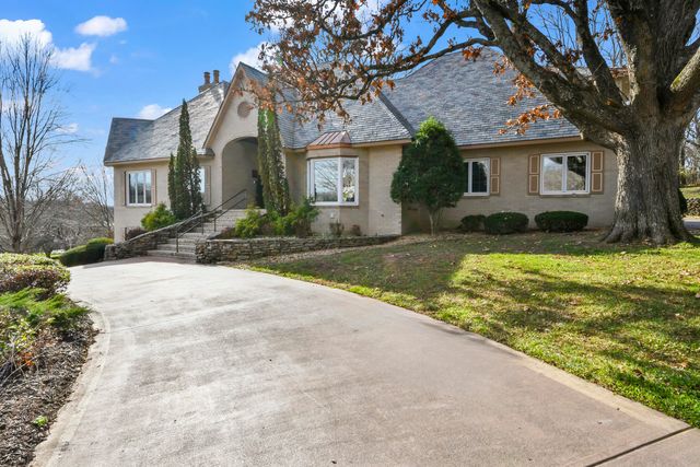 5575 S Castlebay Drive, Springfield, MO 65809