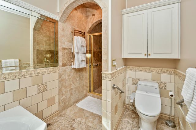 5575 S Castlebay Drive, Springfield, MO 65809