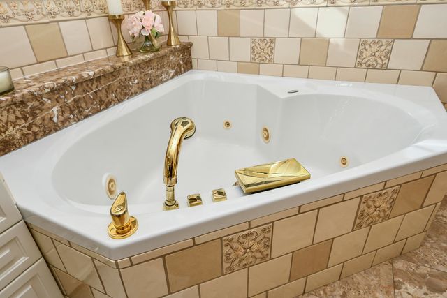 5575 S Castlebay Drive, Springfield, MO 65809